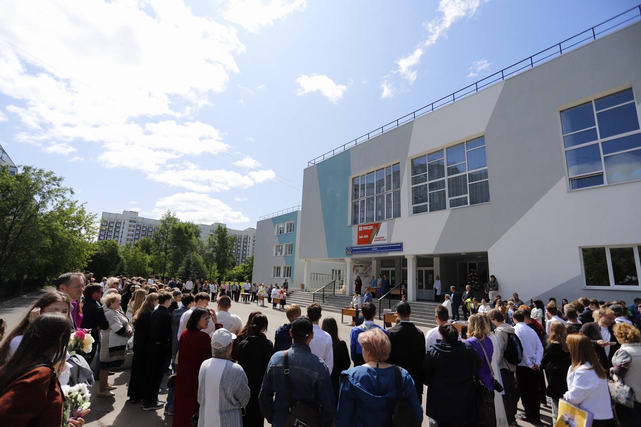 В наукограде завершилась череда торжественных выпускных вечеров, знаменующих окончание школьного этапа жизни порядка тысячи юных фрязинцев