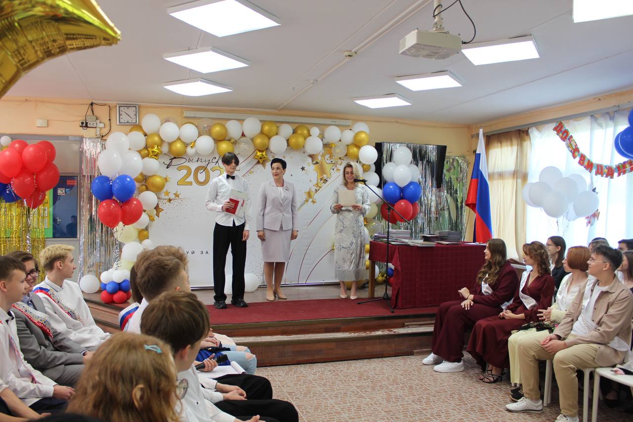 В наукограде завершилась череда торжественных выпускных вечеров, знаменующих окончание школьного этапа жизни порядка тысячи юных фрязинцев