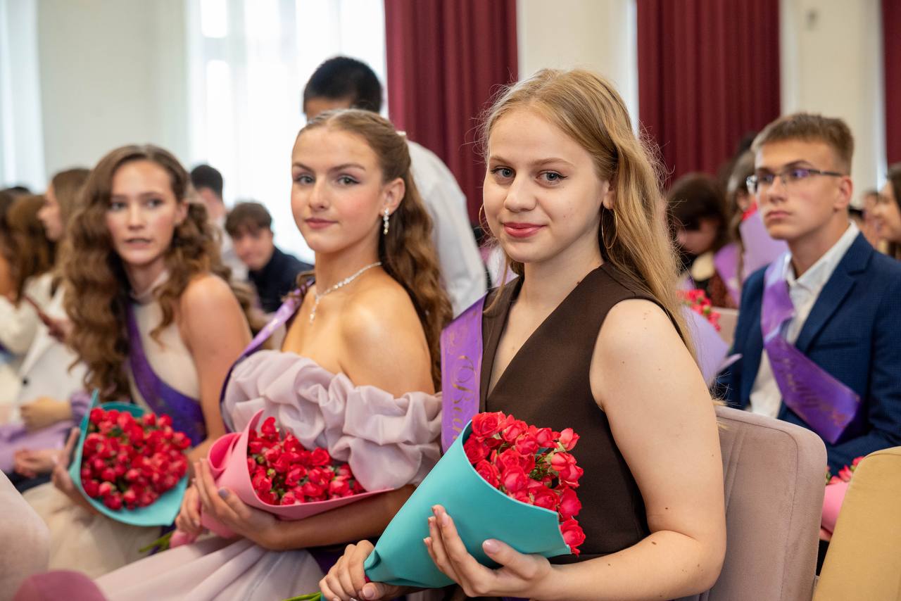 В наукограде завершилась череда торжественных выпускных вечеров, знаменующих окончание школьного этапа жизни порядка тысячи юных фрязинцев