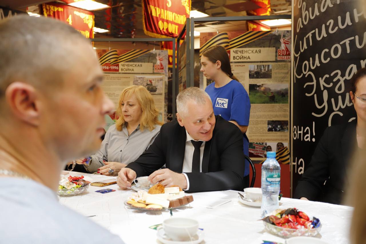 В ДК &laquo;Исток&raquo; в атмосфере выставки &laquo;Гордимся Победой&raquo; состоялась традиционная встреча с участниками специальной военной операции и их семьями
