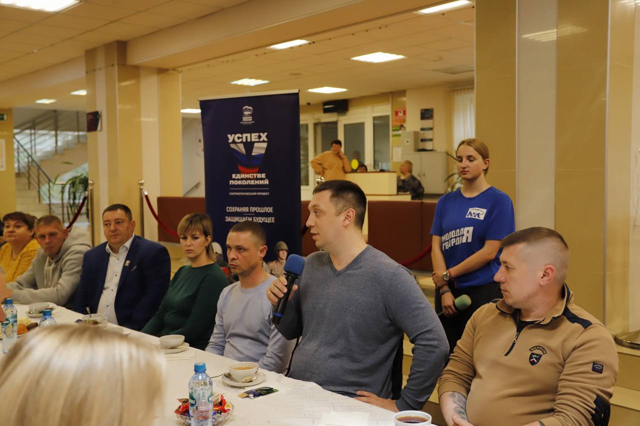 В ДК &laquo;Исток&raquo; в атмосфере выставки &laquo;Гордимся Победой&raquo; состоялась традиционная встреча с участниками специальной военной операции и их семьями