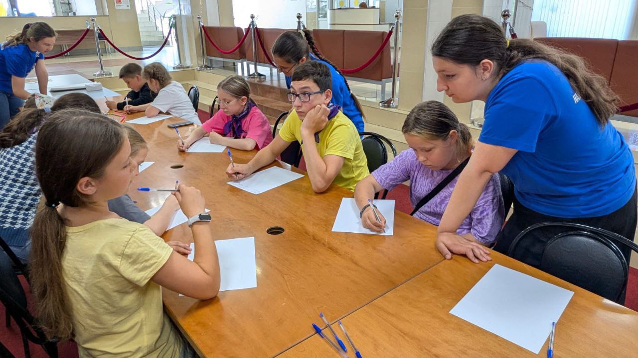 В ДК &laquo;Исток&raquo; прошёл детский художественный фестиваль &laquo;Мой папа &ndash; Герой!&raquo;, объединивший историческую память, поддержку участников специальной военной операции и творчество юных талантов