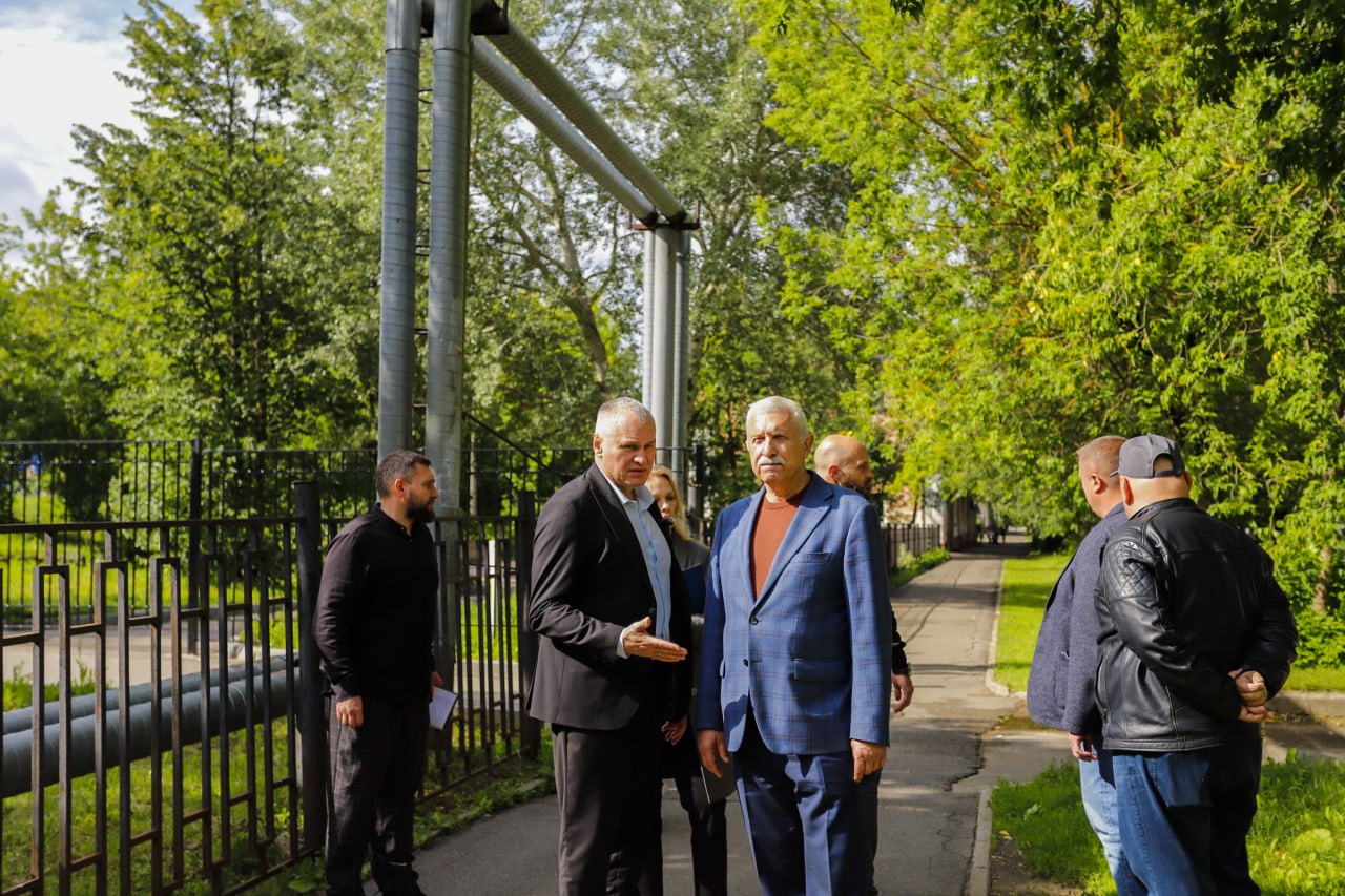 Глава городского округа Фрязино Дмитрий Воробьев вместе с первым заместителем Сергеем Горячевым и профильными службами провели осмотр городских территорий на соответствие доступной среды