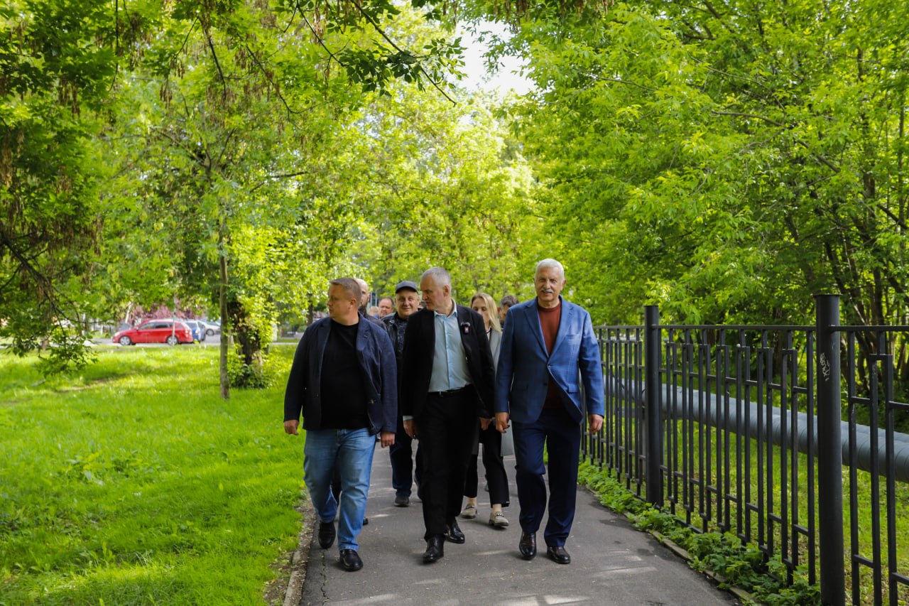 Глава городского округа Фрязино Дмитрий Воробьев вместе с первым заместителем Сергеем Горячевым и профильными службами провели осмотр городских территорий на соответствие доступной среды