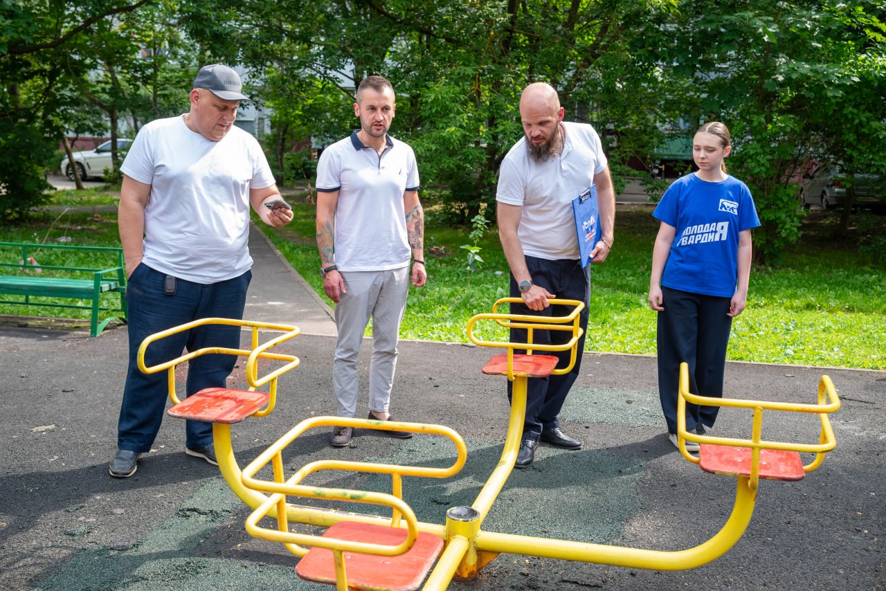 Проверка детской площадки на улице Школьной