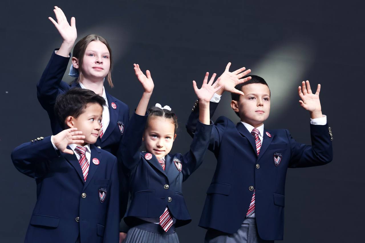 Дорогие школьники, поздравляю всех вас с Днем знаний!