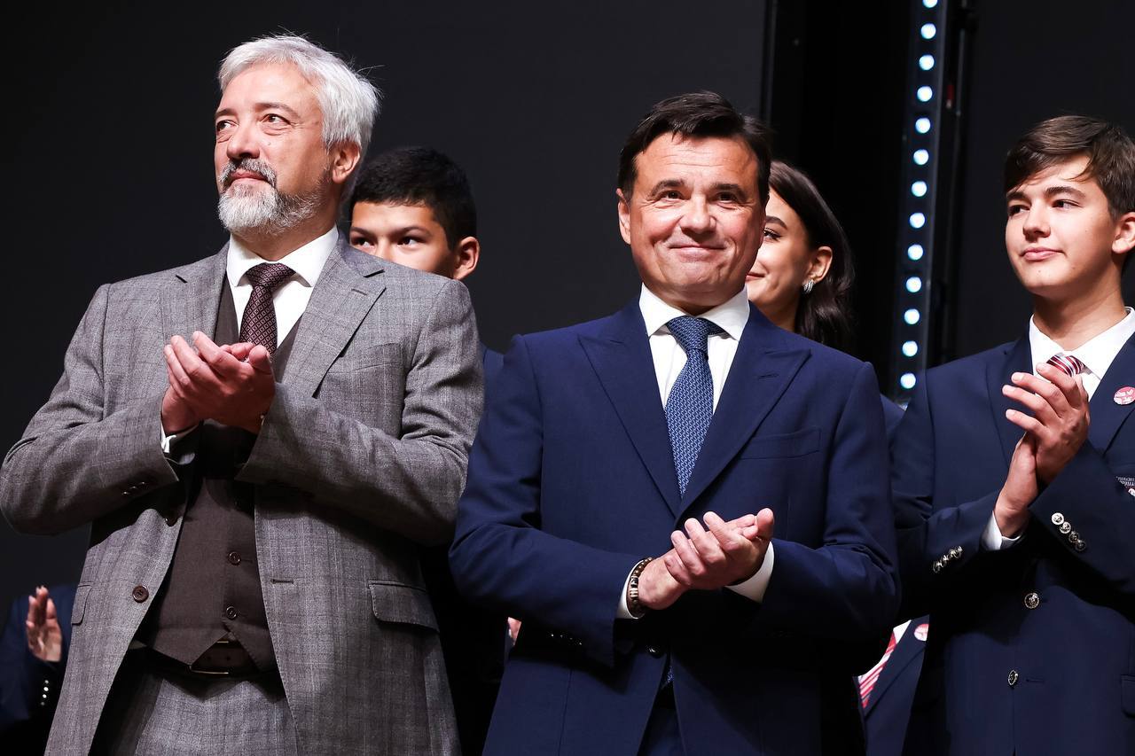 Дорогие школьники, поздравляю всех вас с Днем знаний!