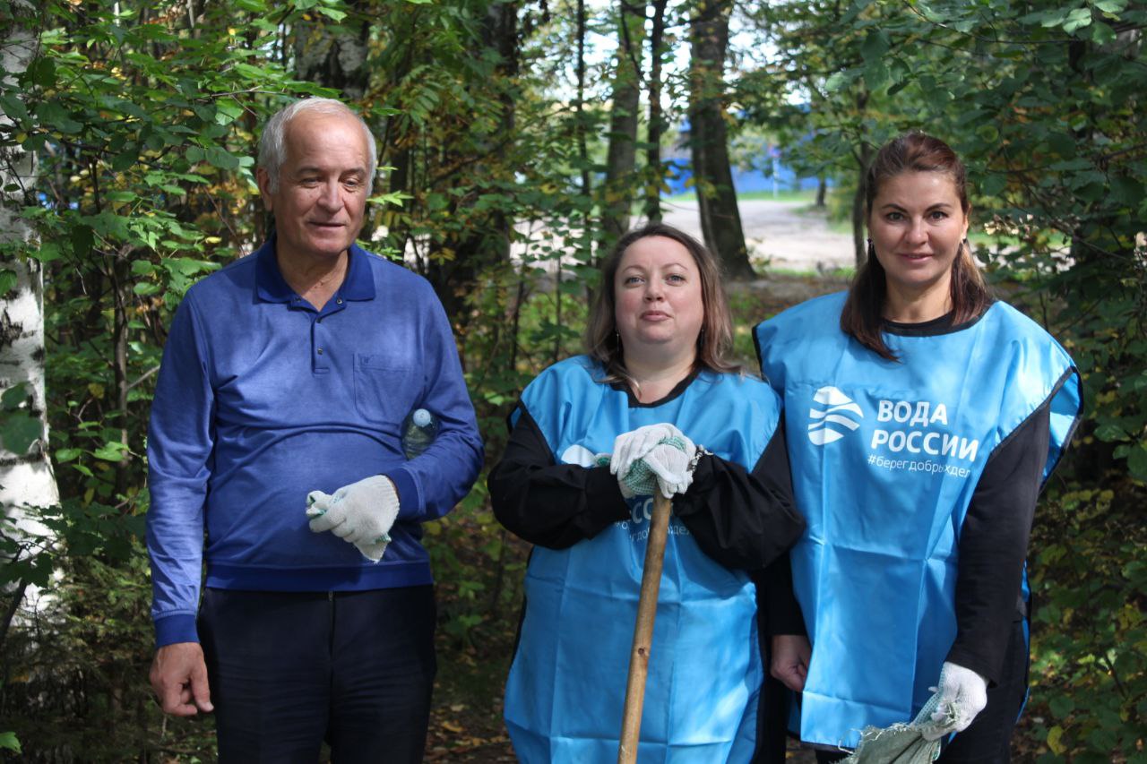 Фрязино заботится о чистоте озера Большое! Жители приняли участие в акции "Вода России"!