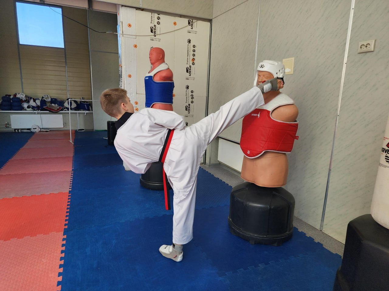 Отделение тхэквондо спортивной школы "Олимп" во Фрязино получило новое высокотехнологичное оборудование для тренировок! 