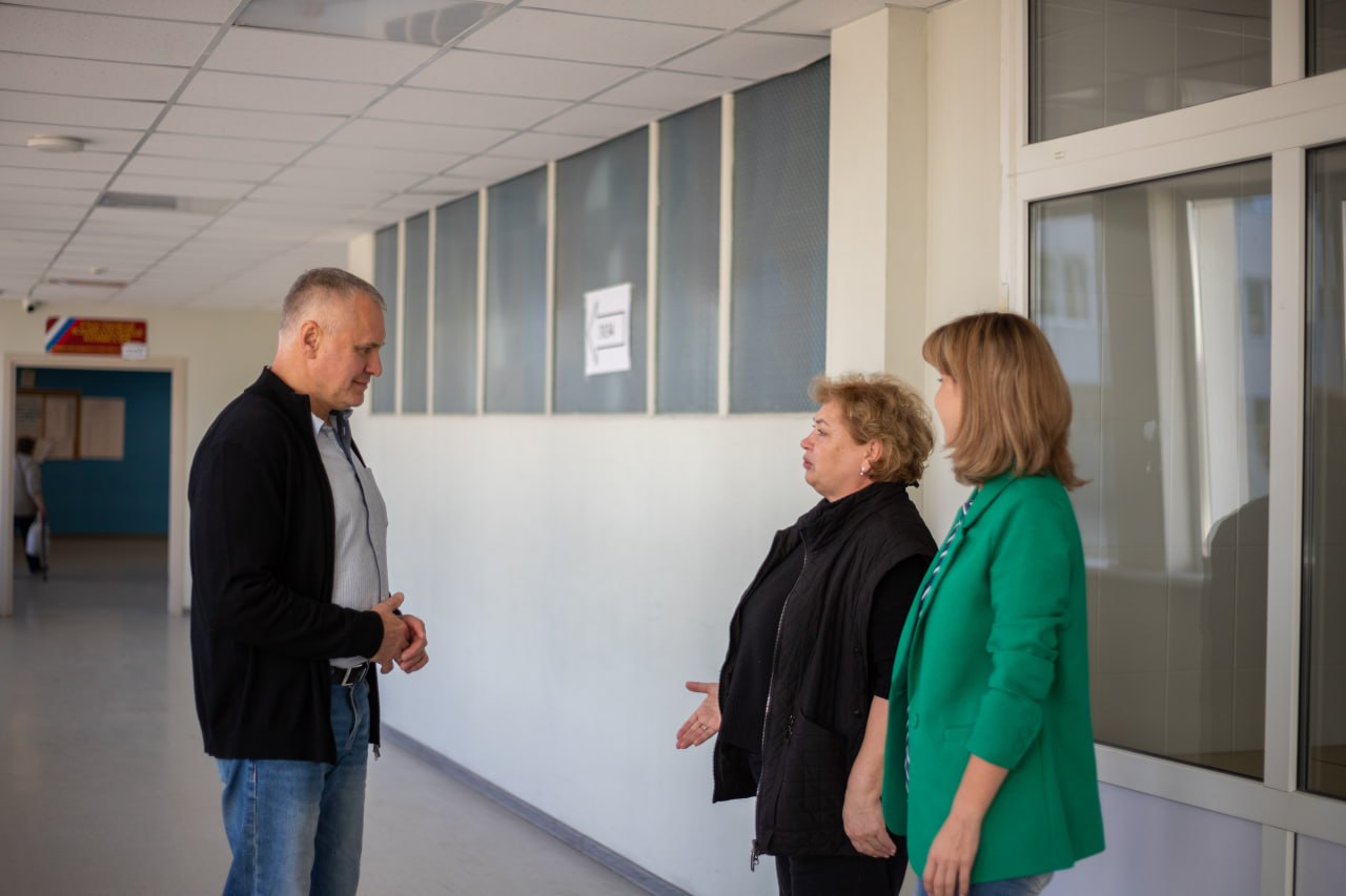 Глава городского округа Фрязино Дмитрий Воробьев поздравил сотрудников Многофункционального центра с Днем сотрудника МФЦ Московской области!