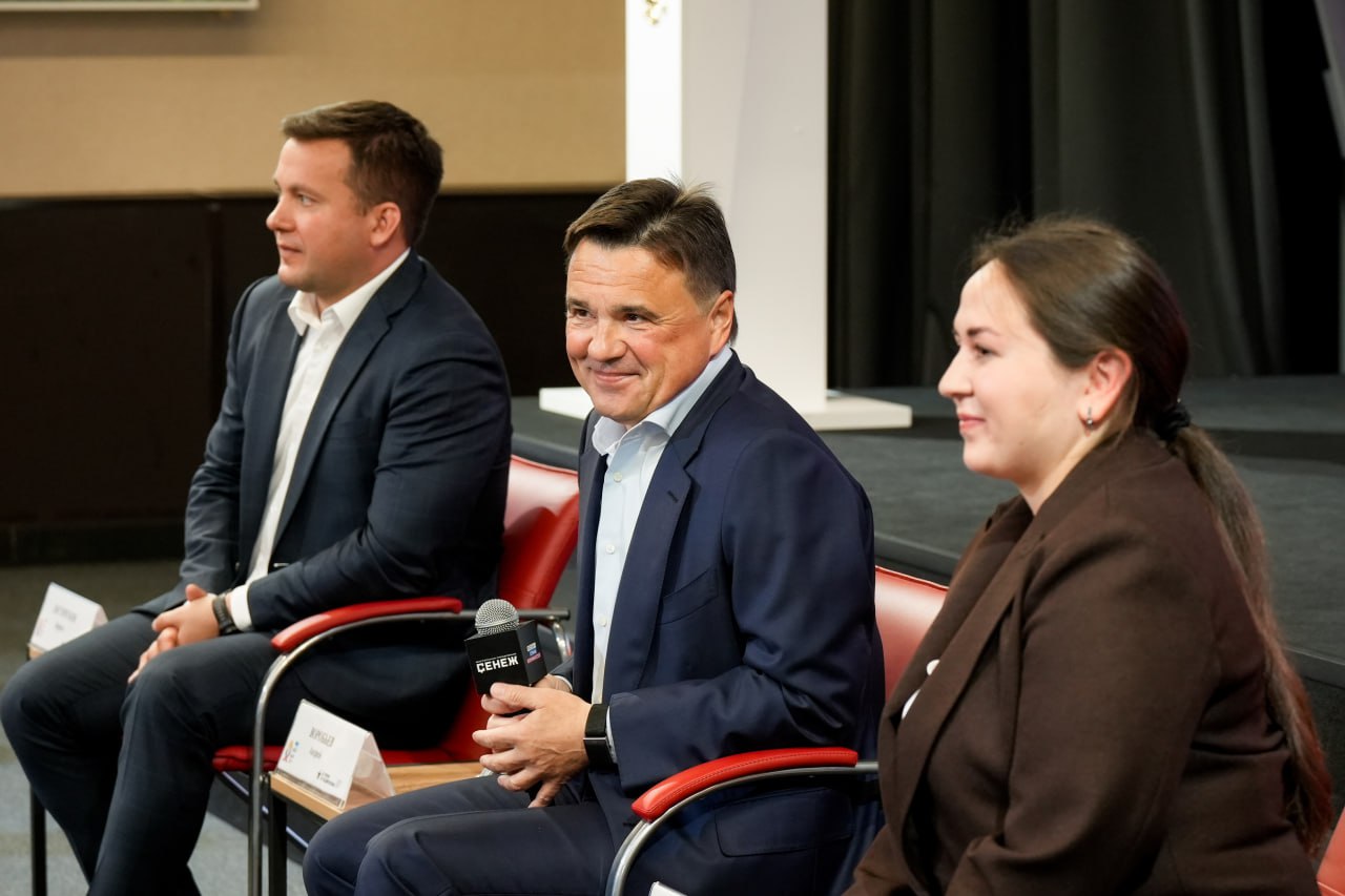 Губернатор Московской области Андрей Воробьев в мастерской управления &laquo;Сенеж&raquo; встретился с участниками региональной программы &laquo;Герои Подмосковья&raquo; &mdash; теми, кто прошел испытания на передовой и теперь хочет служить своей стране в новом качестве 