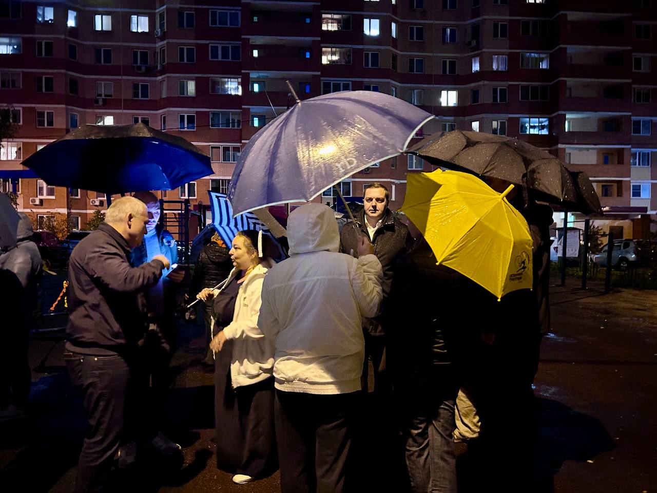 Депутаты Совета депутатов г.о. Фрязино в рамках срочной выездной администрации провели встречу с жителями улицы Барские Пруды