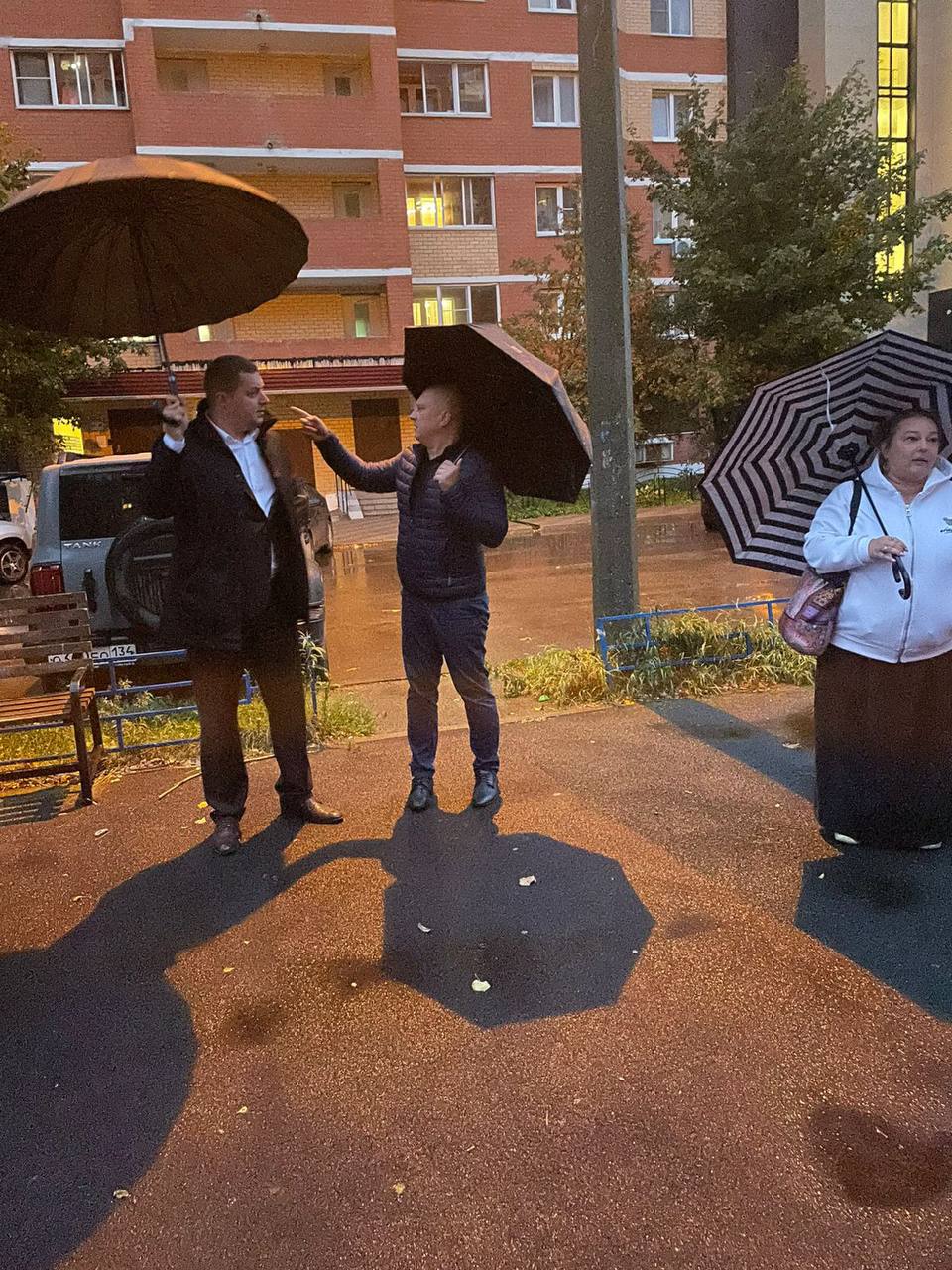 Депутаты Совета депутатов г.о. Фрязино в рамках срочной выездной администрации провели встречу с жителями улицы Барские Пруды