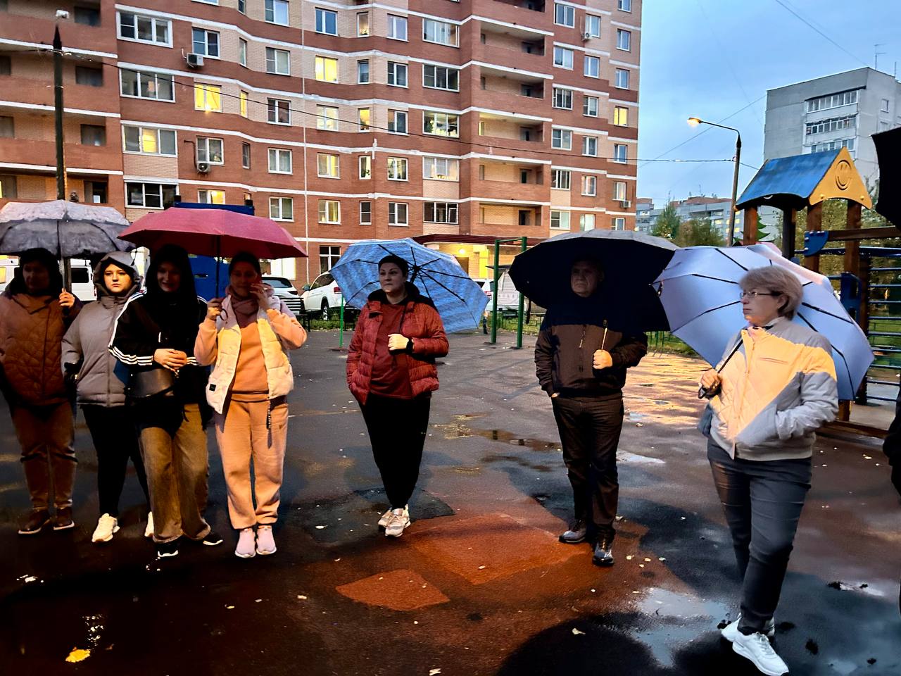 Депутаты Совета депутатов г.о. Фрязино в рамках срочной выездной администрации провели встречу с жителями улицы Барские Пруды