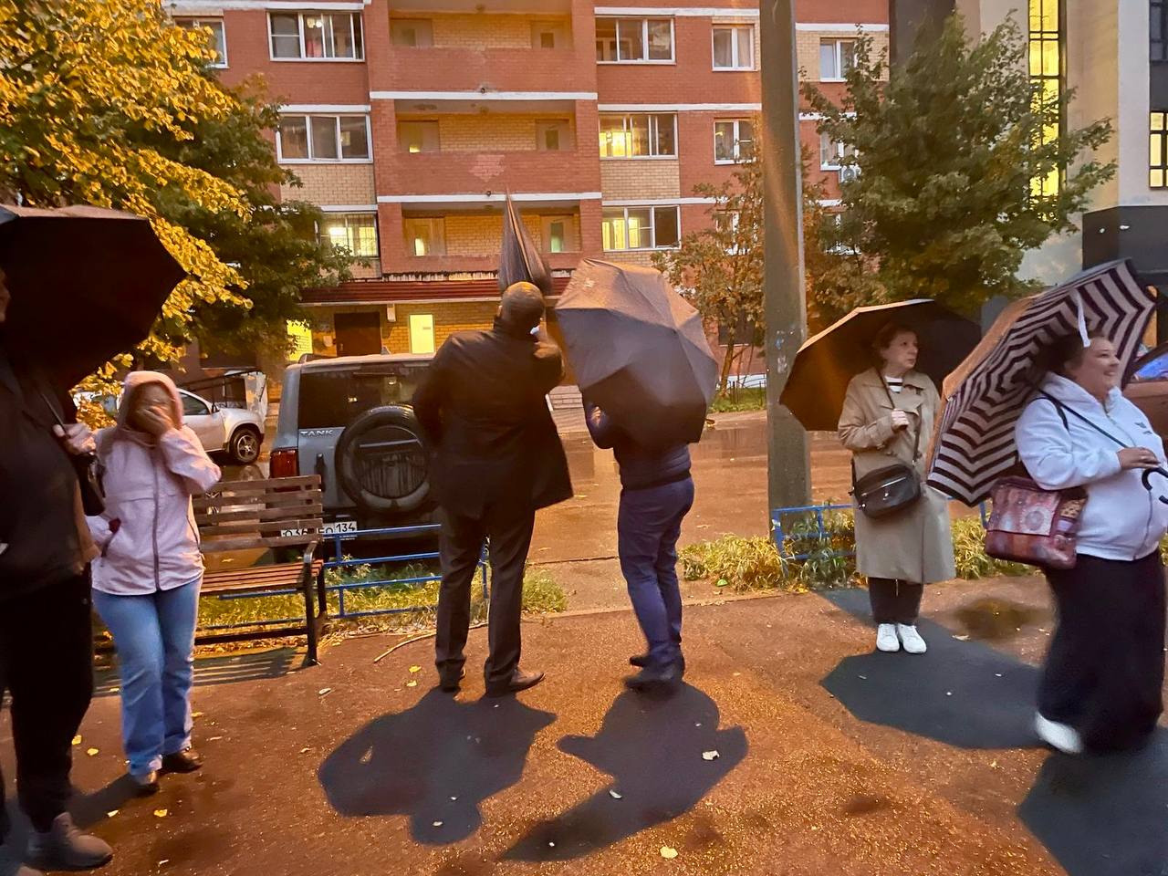 Депутаты Совета депутатов г.о. Фрязино в рамках срочной выездной администрации провели встречу с жителями улицы Барские Пруды