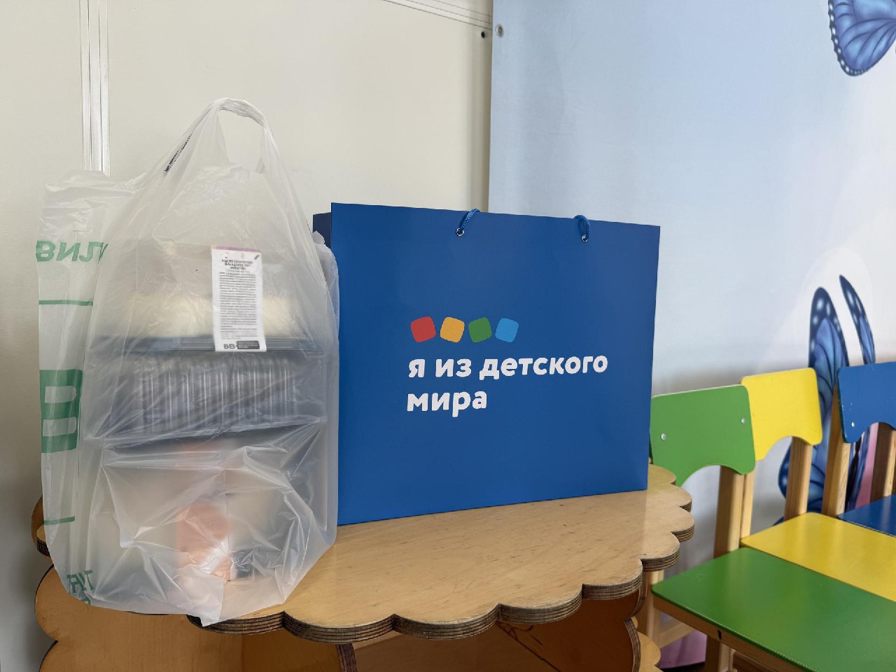 Активисты «Молодой Гвардии» и депутаты «Единой России» поздравили воспитателей Фрязино с профессиональным праздником