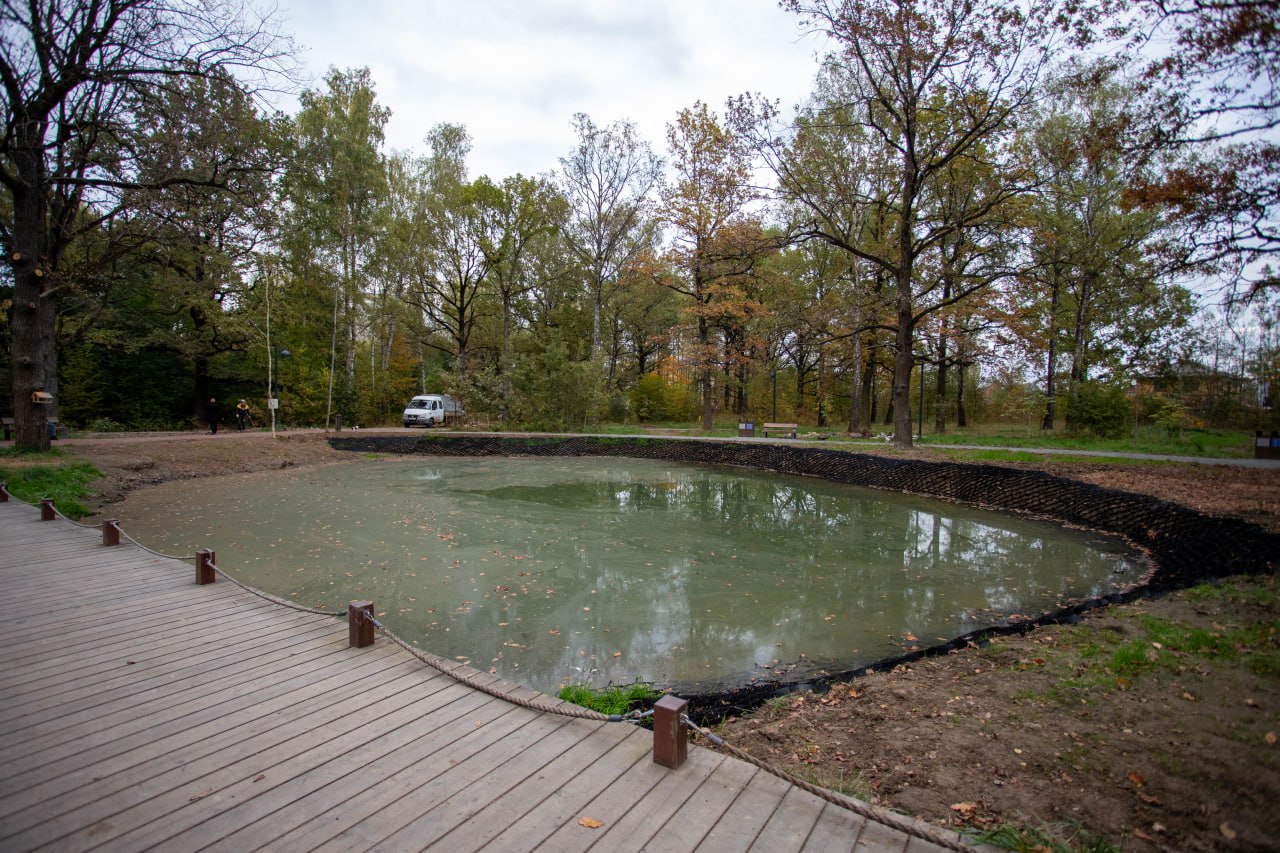 Глава городского округа Фрязино Дмитрий Воробьев вместе с председателем Совета депутатов Полиной Коноваловой проверили, как прошли работы по восстановлению нашего пруда во Фрязинском лесопарке
