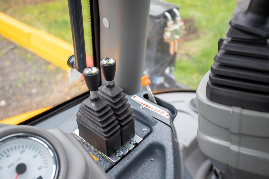 В АО &laquo;Теплосеть Фрязино&raquo; поступил новый экскаватор-погрузчик!