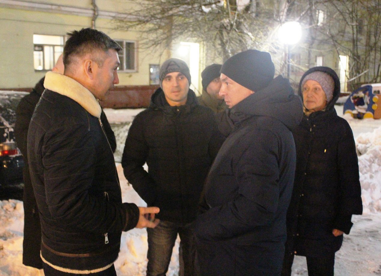 Первый заместитель главы городского округа Фрязино Нодар Бощеван посетил территорию у домов 3 и 4 по улице Московская