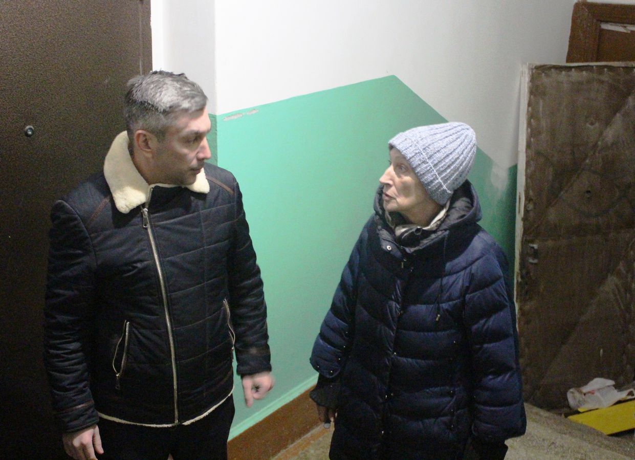 Первый заместитель главы городского округа Фрязино Нодар Бощеван посетил территорию у домов 3 и 4 по улице Московская