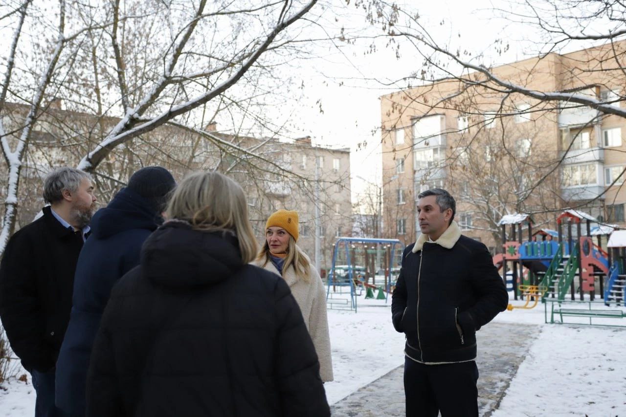 Первый заместитель главы городского округа Фрязино Нодар Бощеван провел обход закрепленной территории по адресам: ул. Школьная д.7, 7а, 9, 11