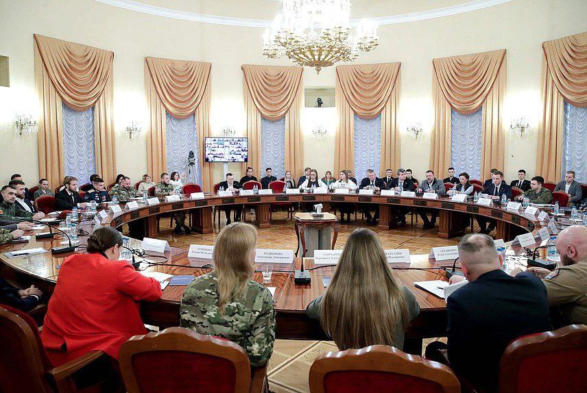 Наш ветеран Иван Иванович Жучков принял участие в работе круглого стола на тему &laquo;Роль наставничества участников СВО в патриотическом воспитании и социализации детей и молодежи&raquo;